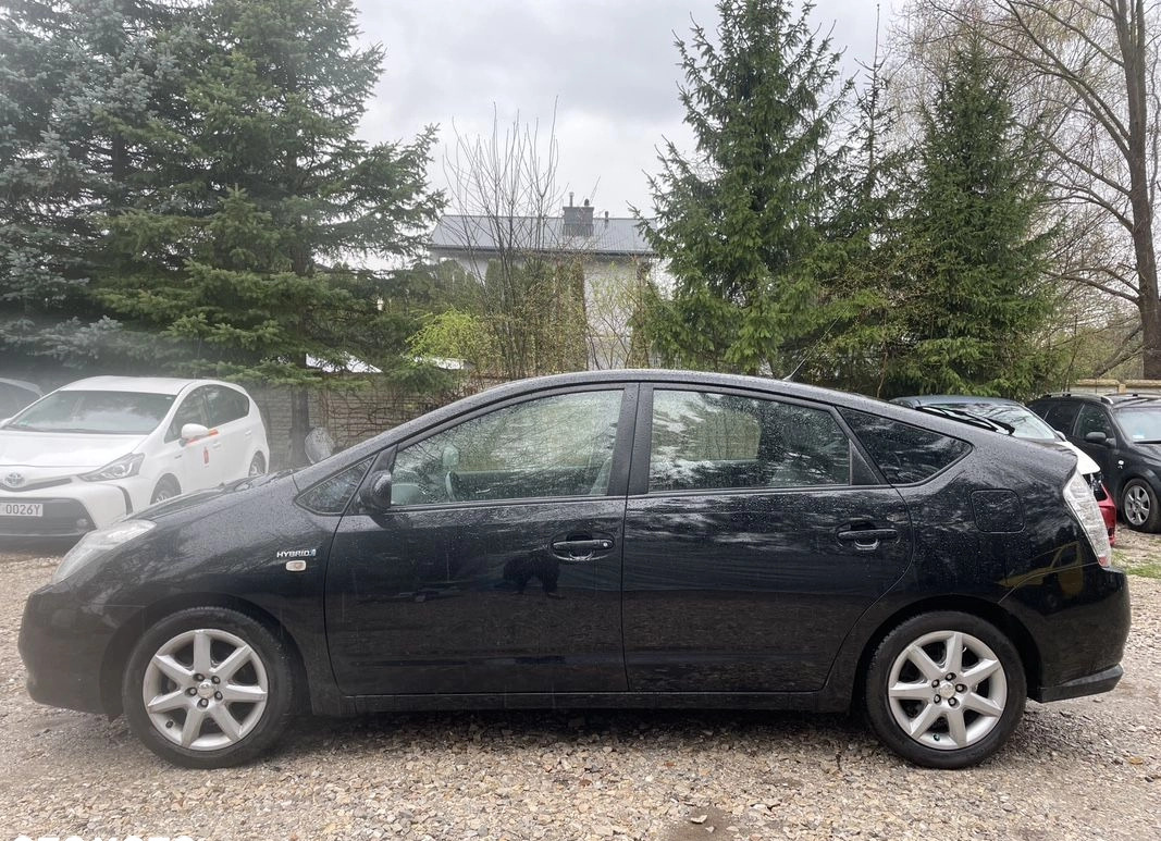 Toyota Prius cena 24500 przebieg: 205000, rok produkcji 2008 z Zielonka małe 232